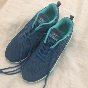 STQ Air running shoes
